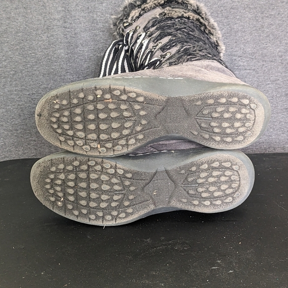 Women's size 9 Muk Luks winter boots - Picture 9 of 11
